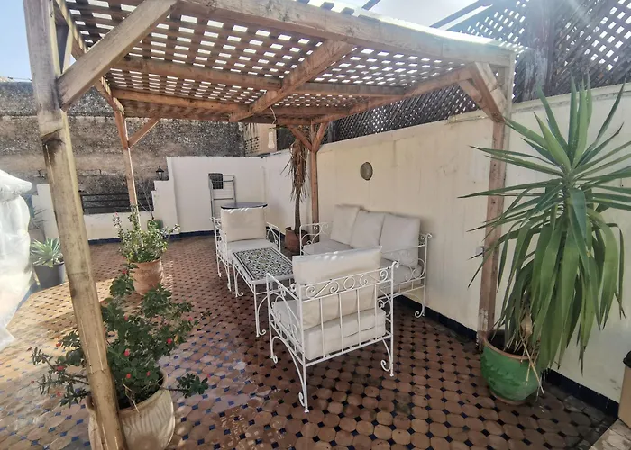 Riad Avec Terrasse Privee Et Piscine Partagee A 300M