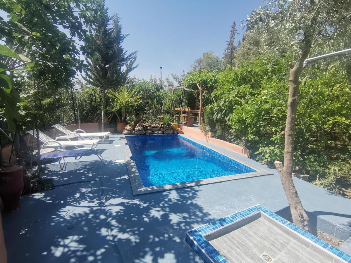 Avec Terrasse Privee Et Piscine Partagee A 300m Apartment